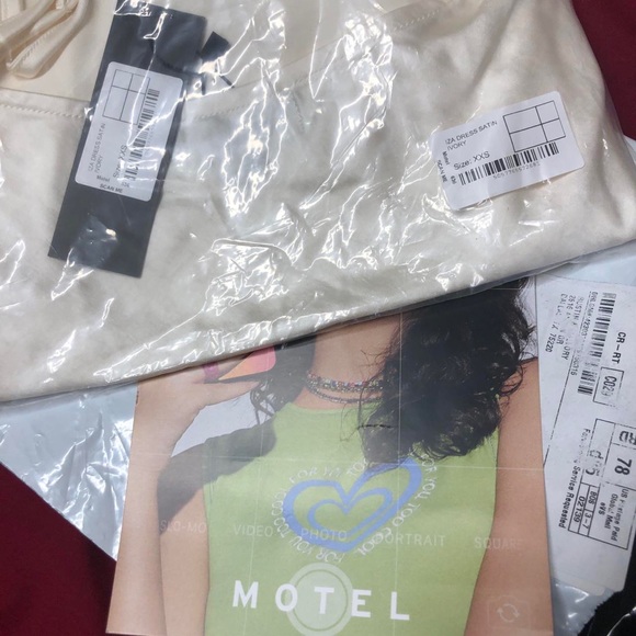 Motel Iza Dress - Picture 2 of 2